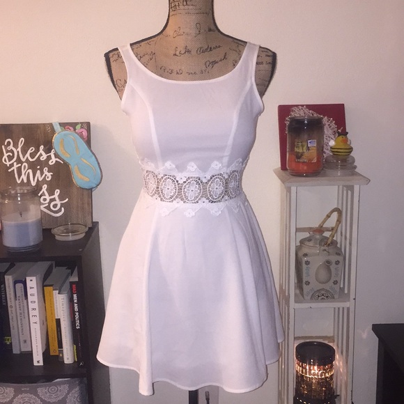 Divided Dresses & Skirts - Beautiful retro white dress
